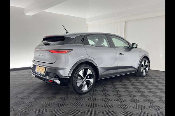 Renault Mégane E-Tech EV60 Optimum Charge Evolution [ 3-Fase ] {SOH-92%} (INCL-BTW) Aut *FULL-LED | DIGI-COCKPIT | NAVI-FULLMAP | CAMERA | COMFORT-SEATS | KEYLESS | ECC | PDC | CRUISE | DAB | CARPLAY | SHIFT-PADDLES | LANE-ASSIST | 18''ALU*