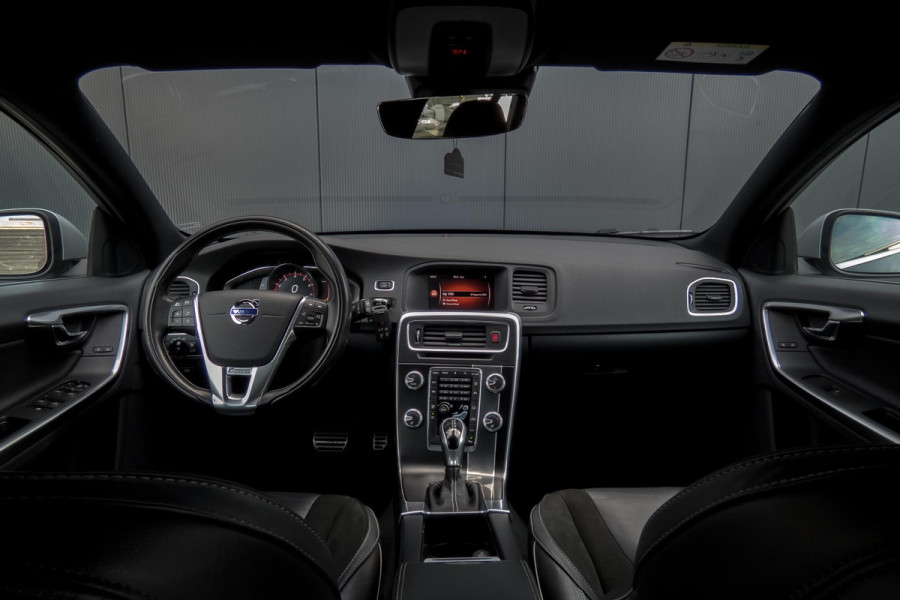 Volvo V60 1.5 T3 Nordic+ | R-DESIGN | TREKHAAK | PDC | STOELVERWAMING