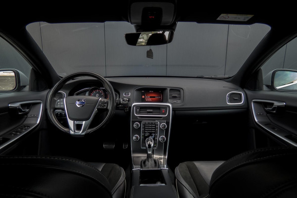 Volvo V60 1.5 T3 Nordic+ | R-DESIGN | TREKHAAK | PDC | STOELVERWAMING