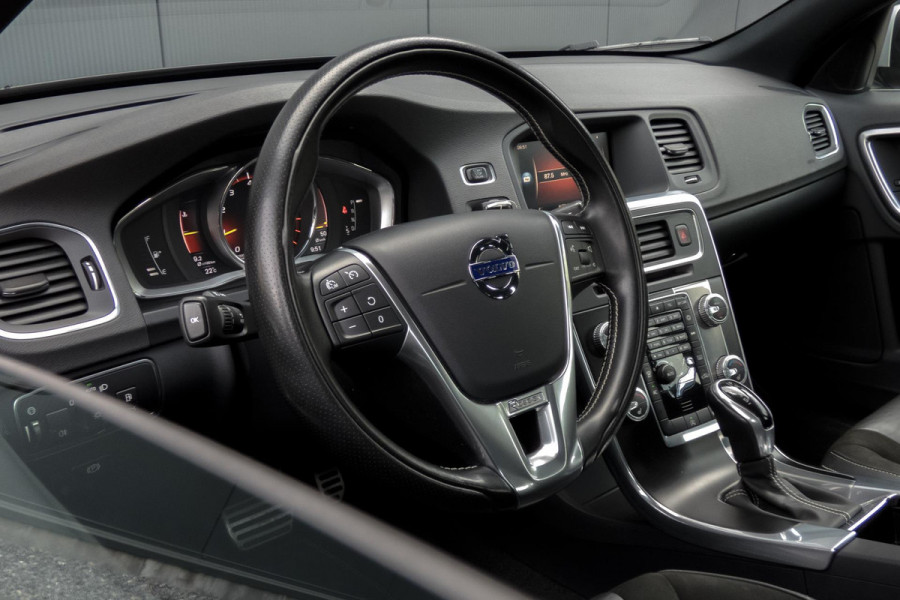 Volvo V60 1.5 T3 Nordic+ | R-DESIGN | TREKHAAK | PDC | STOELVERWAMING