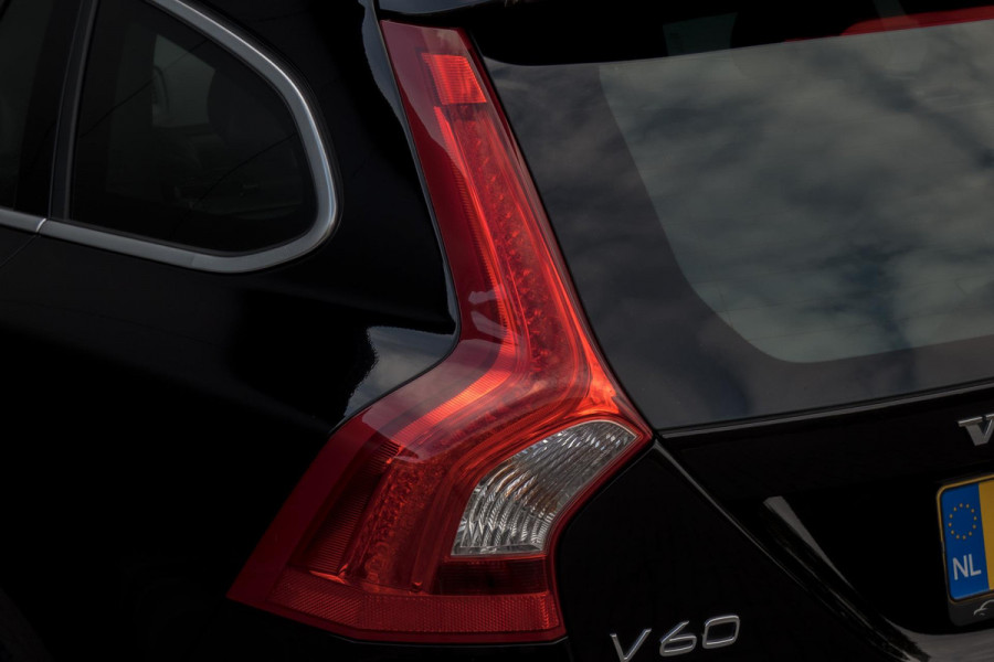 Volvo V60 1.5 T3 Nordic+ | R-DESIGN | TREKHAAK | PDC | STOELVERWAMING