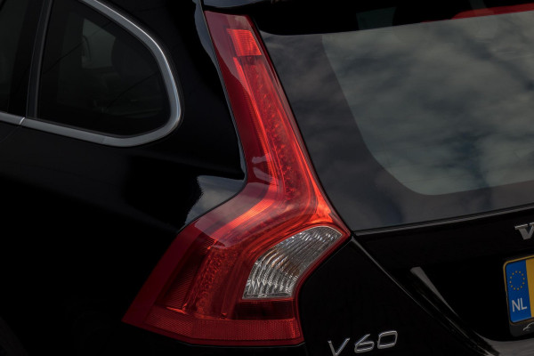 Volvo V60 1.5 T3 Nordic+ | R-DESIGN | TREKHAAK | PDC | STOELVERWAMING