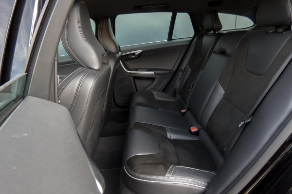 Volvo V60 1.5 T3 Nordic+ | R-DESIGN | TREKHAAK | PDC | STOELVERWAMING