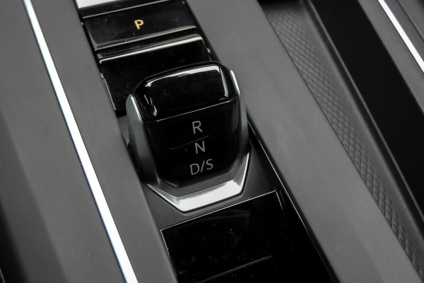 Volkswagen Golf 2.0 TSI GTI | DEALERONDERHOUDEN | STUURVERWARMING | HEAD UP DISPLAY | STOELVERWARMING