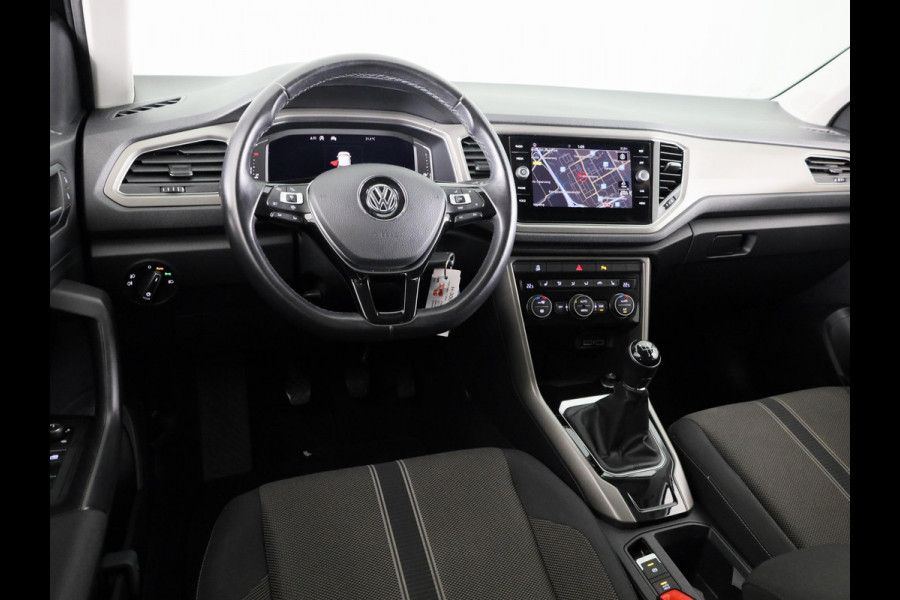 Volkswagen T-Roc 1.0 TSI Style 115 pk | Navigatie | Trekhaak | Parkeersensoren | Achteruitrijcamera | Autom. airco | Voll. digitaal instrumentenpaneel |