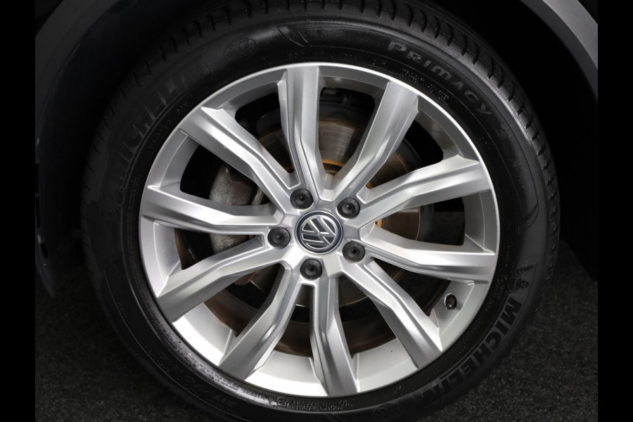 Volkswagen T-Roc 1.0 TSI Style 115 pk | Navigatie | Trekhaak | Parkeersensoren | Achteruitrijcamera | Autom. airco | Voll. digitaal instrumentenpaneel |