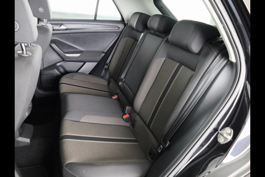 Volkswagen T-Roc 1.0 TSI Style 115 pk | Navigatie | Trekhaak | Parkeersensoren | Achteruitrijcamera | Autom. airco | Voll. digitaal instrumentenpaneel |
