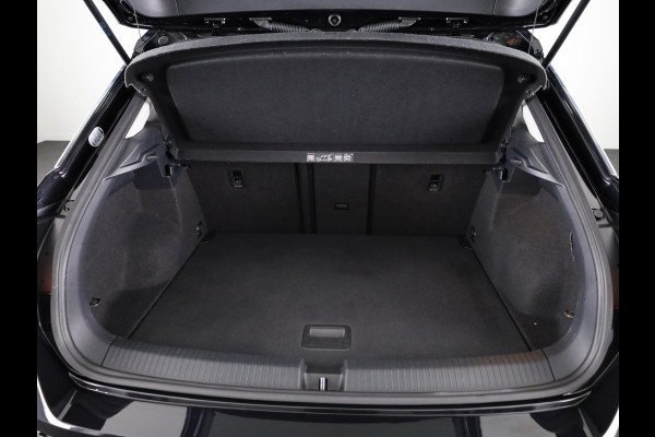 Volkswagen T-Roc 1.0 TSI Style 115 pk | Navigatie | Trekhaak | Parkeersensoren | Achteruitrijcamera | Autom. airco | Voll. digitaal instrumentenpaneel |