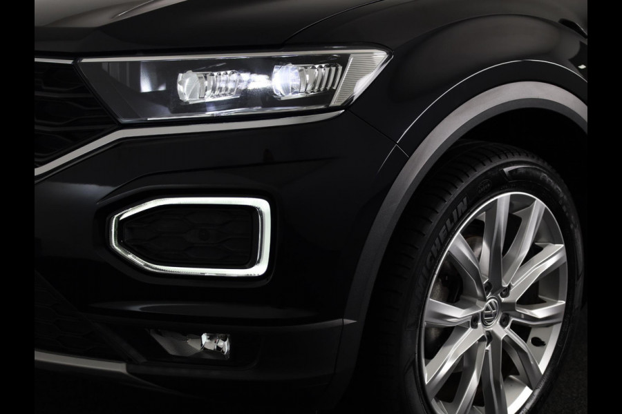 Volkswagen T-Roc 1.0 TSI Style 115 pk | Navigatie | Trekhaak | Parkeersensoren | Achteruitrijcamera | Autom. airco | Voll. digitaal instrumentenpaneel |