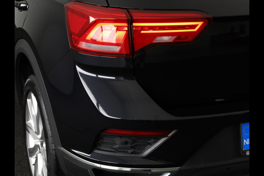 Volkswagen T-Roc 1.0 TSI Style 115 pk | Navigatie | Trekhaak | Parkeersensoren | Achteruitrijcamera | Autom. airco | Voll. digitaal instrumentenpaneel |