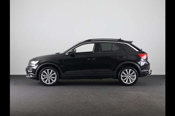 Volkswagen T-Roc 1.0 TSI Style 115 pk | Navigatie | Trekhaak | Parkeersensoren | Achteruitrijcamera | Autom. airco | Voll. digitaal instrumentenpaneel |