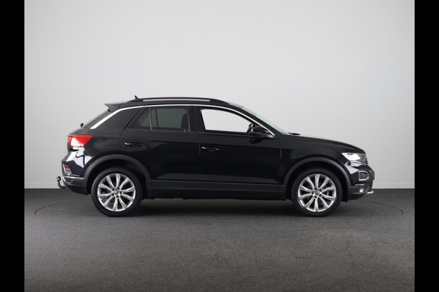 Volkswagen T-Roc 1.0 TSI Style 115 pk | Navigatie | Trekhaak | Parkeersensoren | Achteruitrijcamera | Autom. airco | Voll. digitaal instrumentenpaneel |