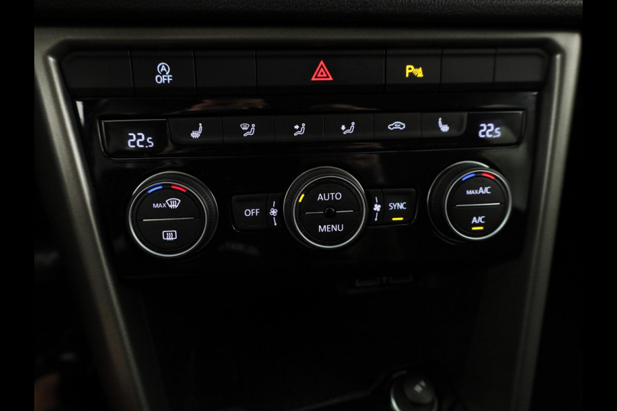 Volkswagen T-Roc 1.0 TSI Style 115 pk | Navigatie | Trekhaak | Parkeersensoren | Achteruitrijcamera | Autom. airco | Voll. digitaal instrumentenpaneel |