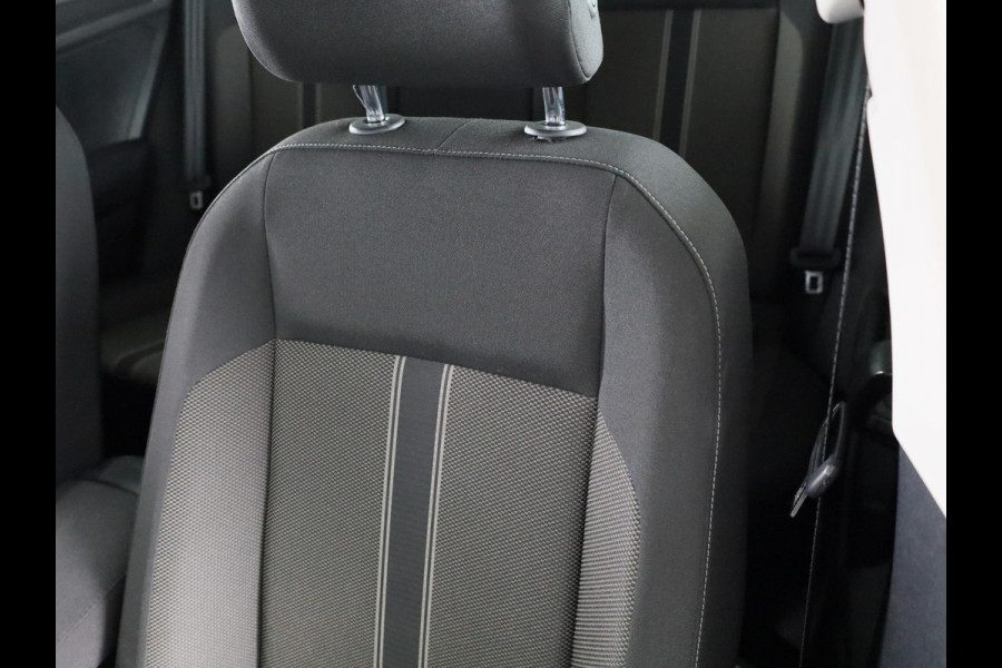 Volkswagen T-Roc 1.0 TSI Style 115 pk | Navigatie | Trekhaak | Parkeersensoren | Achteruitrijcamera | Autom. airco | Voll. digitaal instrumentenpaneel |