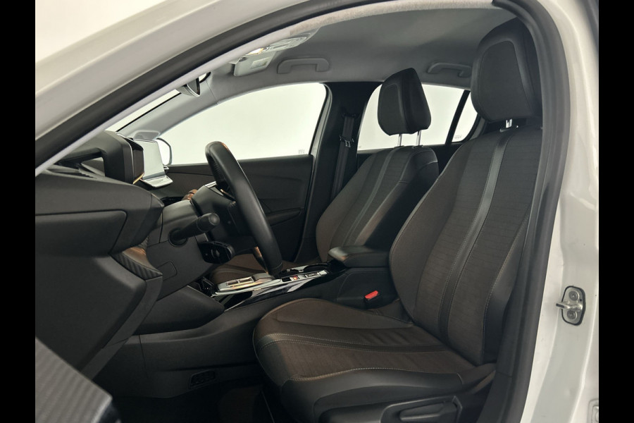 Peugeot e-208 EV Allure Pack 50 kWh | Apple Carplay/Android Auto | Camera | Navigatie | Soh (batterijcheck) 92,2 %