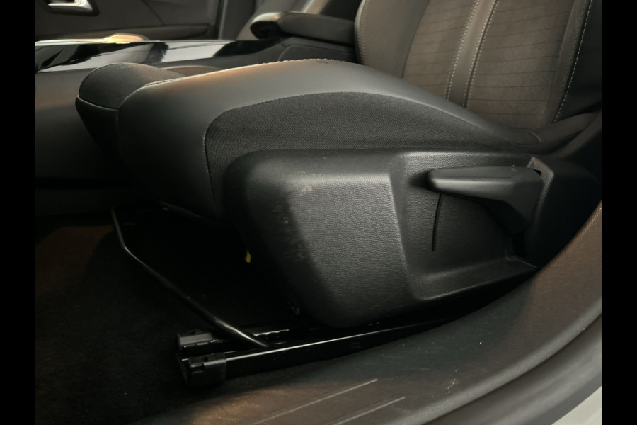 Peugeot e-208 EV Allure Pack 50 kWh | Apple Carplay/Android Auto | Camera | Navigatie | Soh (batterijcheck) 92,2 %