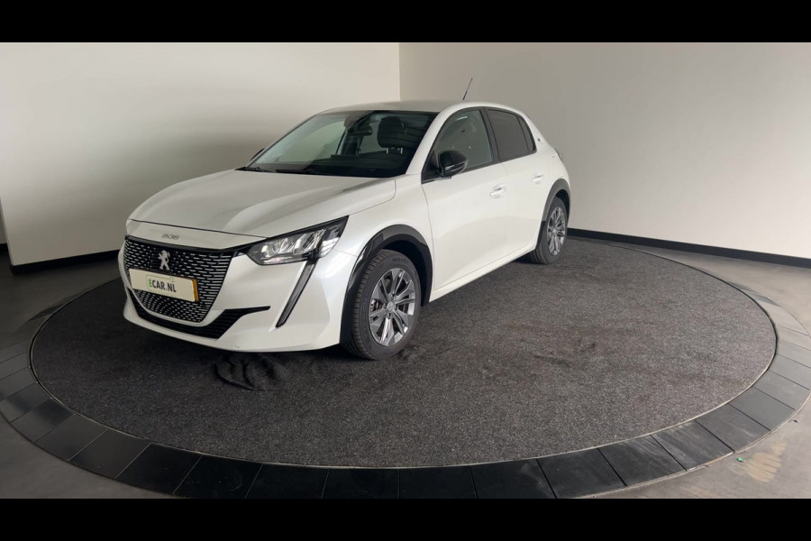 Peugeot e-208 EV Allure Pack 50 kWh | Apple Carplay/Android Auto | Camera | Navigatie | Soh (batterijcheck) 92,2 %