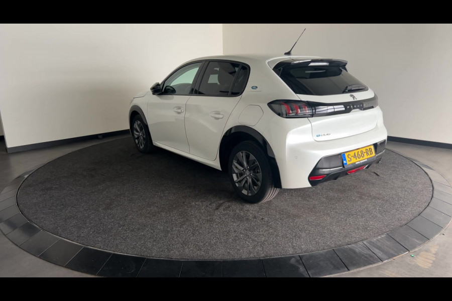 Peugeot e-208 EV Allure Pack 50 kWh | Apple Carplay/Android Auto | Camera | Navigatie | Soh (batterijcheck) 92,2 %