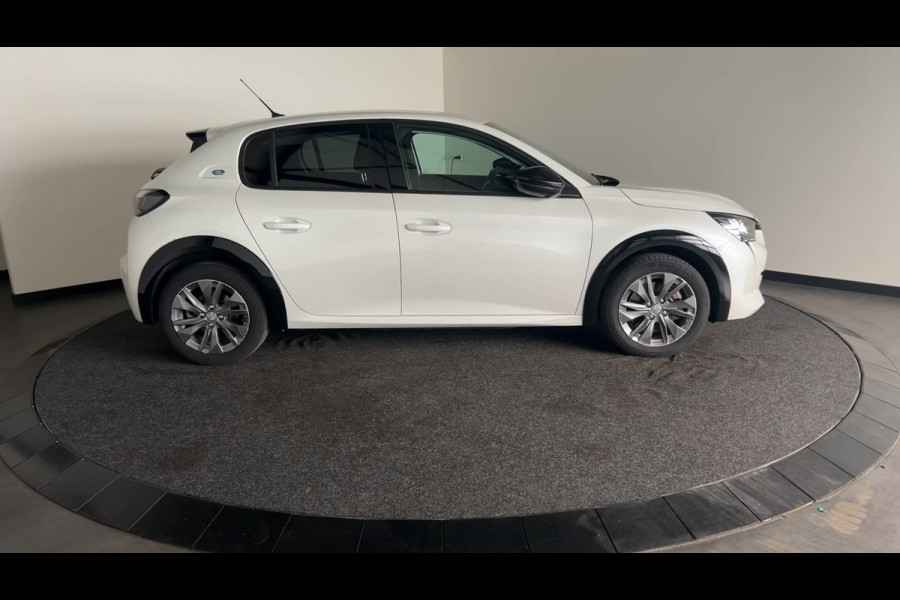 Peugeot e-208 EV Allure Pack 50 kWh | Apple Carplay/Android Auto | Camera | Navigatie | Soh (batterijcheck) 92,2 %