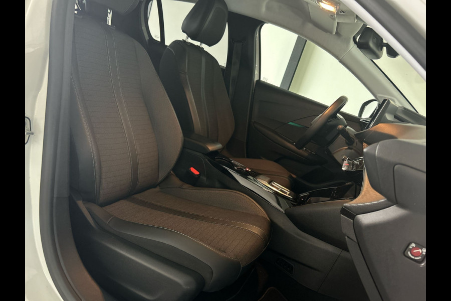 Peugeot e-208 EV Allure Pack 50 kWh | Apple Carplay/Android Auto | Camera | Navigatie | Soh (batterijcheck) 92,2 %