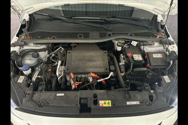 Peugeot e-208 EV Allure Pack 50 kWh | Apple Carplay/Android Auto | Camera | Navigatie | Soh (batterijcheck) 92,2 %
