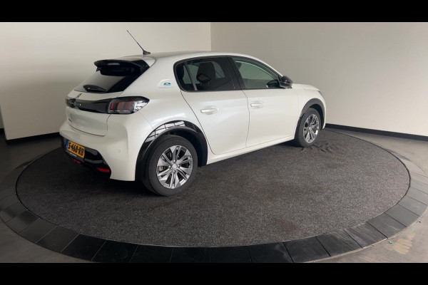 Peugeot e-208 EV Allure Pack 50 kWh | Apple Carplay/Android Auto | Camera | Navigatie | Soh (batterijcheck) 92,2 %