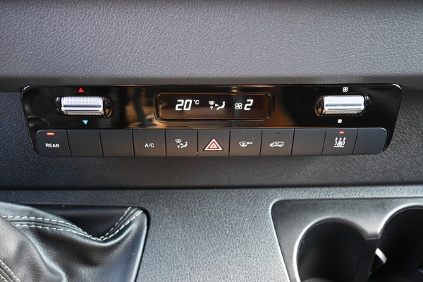 Mercedes-Benz Sprinter 319 CDI 3.0 V6 L2H2 3500 kg Trekhaak, Standkachel, MBUX navigatie en camera, Geveerde stoelen