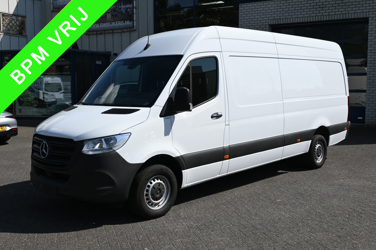 Mercedes-Benz Sprinter 317 CDI L3H2 RWD 3500 kg Trekhaak, MBUX navigatie en camera, Brake assyst, Etc. Mercedes-Benz Sprinter 317 CDI L3H2 RWD 3500 kg Trekhaak, MBUX navigatie en camera, Brake assyst, Etc.