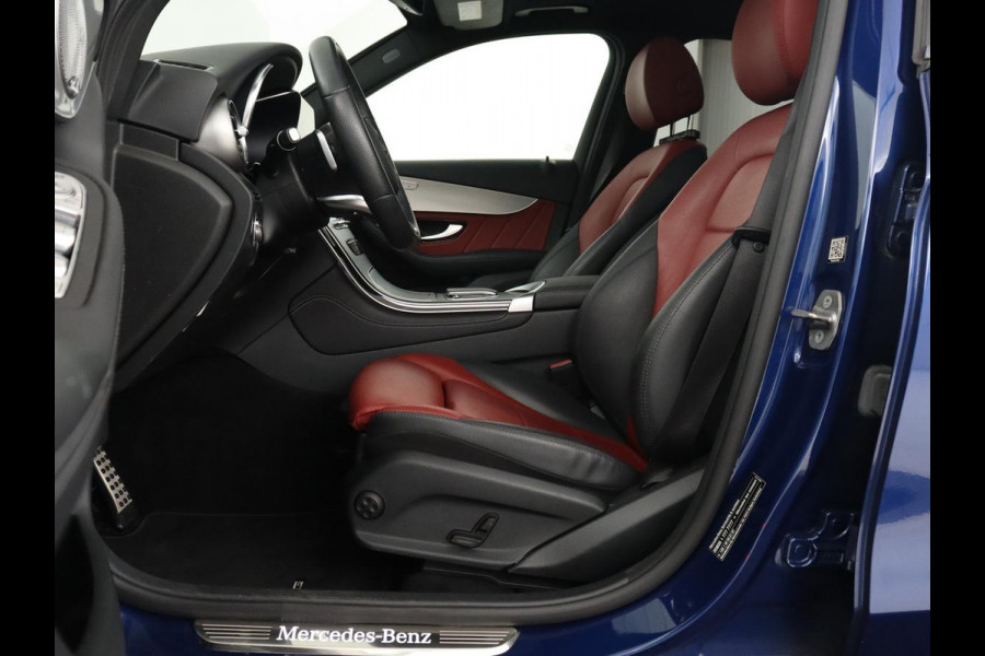 Mercedes-Benz GLC 300e 4Matic AMG | Panoramadak | Two-Tone Leder | 360 Camera | Stoelverwarming | Burmester | Carplay | Digital Cockpit | Keyless | Navigatie | Sfeerverlichting | PHEV | Plug In