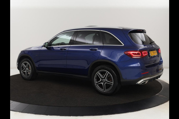 Mercedes-Benz GLC 300e 4Matic AMG | Panoramadak | Two-Tone Leder | 360 Camera | Stoelverwarming | Burmester | Carplay | Digital Cockpit | Keyless | Navigatie | Sfeerverlichting | PHEV | Plug In