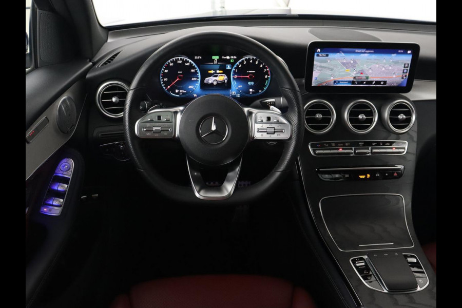 Mercedes-Benz GLC 300e 4Matic AMG | Panoramadak | Two-Tone Leder | 360 Camera | Stoelverwarming | Burmester | Carplay | Digital Cockpit | Keyless | Navigatie | Sfeerverlichting | PHEV | Plug In
