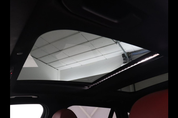 Mercedes-Benz GLC 300e 4Matic AMG | Panoramadak | Two-Tone Leder | 360 Camera | Stoelverwarming | Burmester | Carplay | Digital Cockpit | Keyless | Navigatie | Sfeerverlichting | PHEV | Plug In