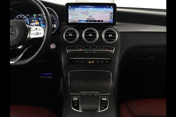 Mercedes-Benz GLC 300e 4Matic AMG | Panoramadak | Two-Tone Leder | 360 Camera | Stoelverwarming | Burmester | Carplay | Digital Cockpit | Keyless | Navigatie | Sfeerverlichting | PHEV | Plug In