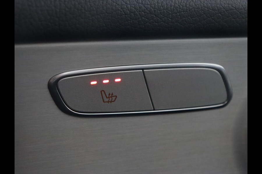Mercedes-Benz GLC 300e 4Matic AMG | Panoramadak | Two-Tone Leder | 360 Camera | Stoelverwarming | Burmester | Carplay | Digital Cockpit | Keyless | Navigatie | Sfeerverlichting | PHEV | Plug In