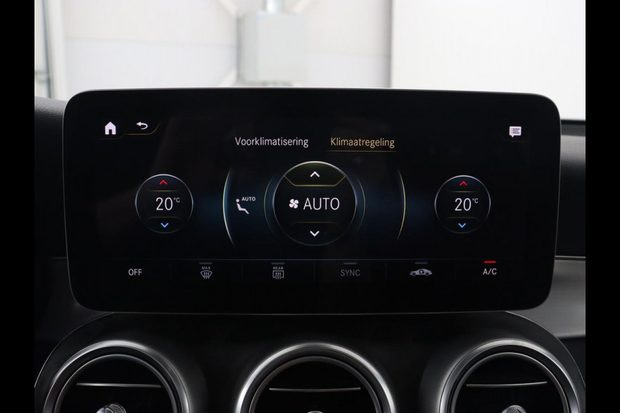 Mercedes-Benz GLC 300e 4Matic AMG | Panoramadak | Two-Tone Leder | 360 Camera | Stoelverwarming | Burmester | Carplay | Digital Cockpit | Keyless | Navigatie | Sfeerverlichting | PHEV | Plug In