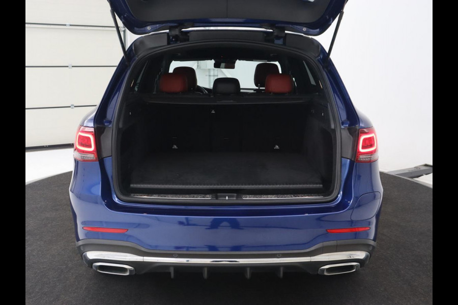 Mercedes-Benz GLC 300e 4Matic AMG | Panoramadak | Two-Tone Leder | 360 Camera | Stoelverwarming | Burmester | Carplay | Digital Cockpit | Keyless | Navigatie | Sfeerverlichting | PHEV | Plug In