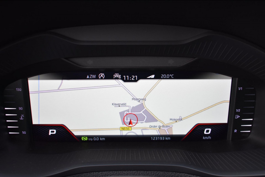 Škoda Karoq 1.5 TSI ACT Sportline | TREKHAAK | CAMERA | NAP | VIRTUAL COCKPIT | APPLE CARPLAY | ANDROID AUTO | DEALER ONDERHOUDEN