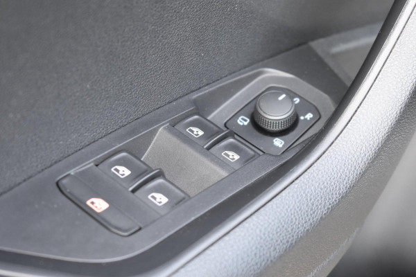 Škoda Karoq 1.5 TSI ACT Sportline | TREKHAAK | CAMERA | NAP | VIRTUAL COCKPIT | APPLE CARPLAY | ANDROID AUTO | DEALER ONDERHOUDEN