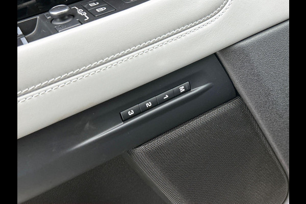 Land Rover Range Rover Evoque P300e AWD R-Dynamic HSE
