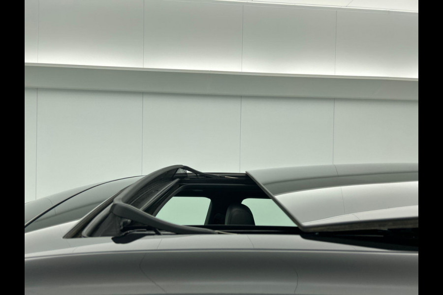 Land Rover Range Rover Evoque P300e AWD R-Dynamic SE