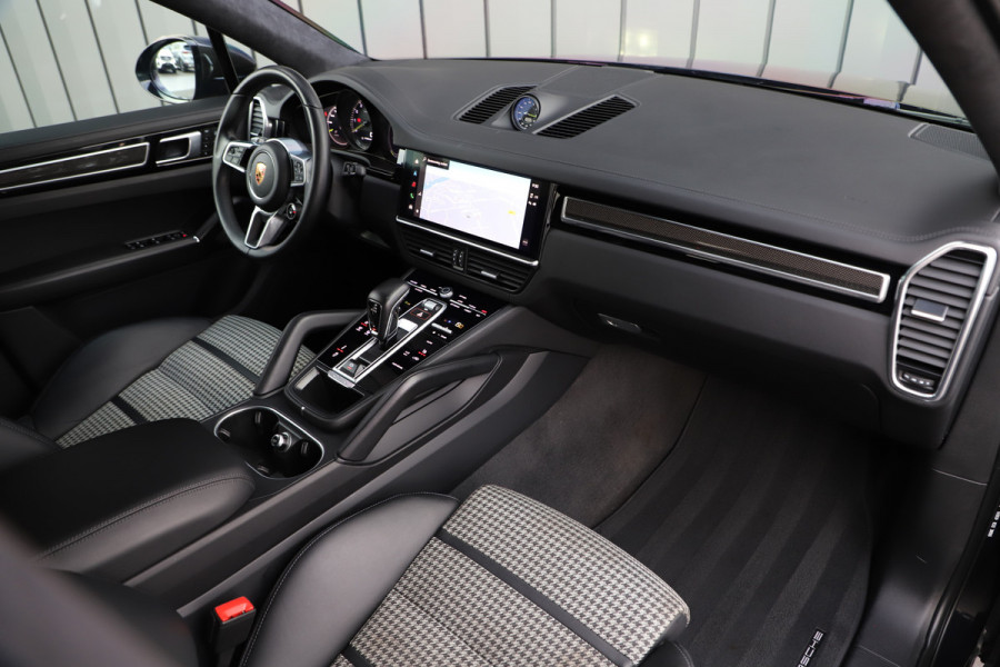 Porsche Cayenne Coupé 3.0 E-Hybrid Aut8 | 463PK | Sport-design | Achterasbesturing | Luchtvering | Matrix-led | Bose | Sport-chrono | Sfeerverlichting