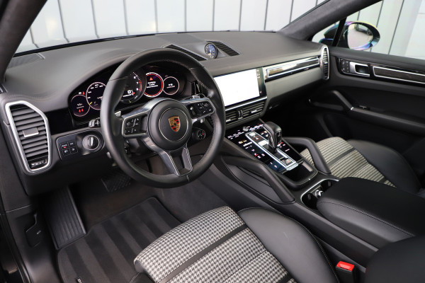 Porsche Cayenne Coupé 3.0 E-Hybrid Aut8 | 463PK | Sport-design | Achterasbesturing | Luchtvering | Matrix-led | Bose | Sport-chrono | Sfeerverlichting