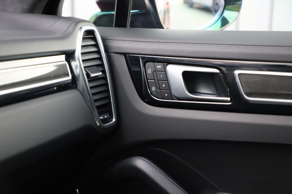 Porsche Cayenne Coupé 3.0 E-Hybrid Aut8 | 463PK | Sport-design | Achterasbesturing | Luchtvering | Matrix-led | Bose | Sport-chrono | Sfeerverlichting