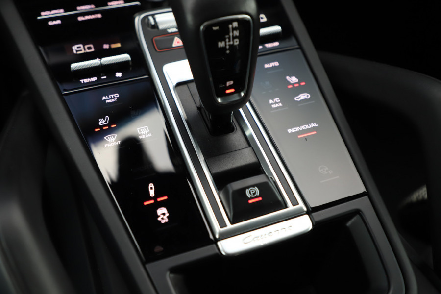 Porsche Cayenne Coupé 3.0 E-Hybrid Aut8 | 463PK | Sport-design | Achterasbesturing | Luchtvering | Matrix-led | Bose | Sport-chrono | Sfeerverlichting