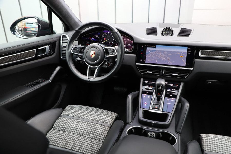 Porsche Cayenne Coupé 3.0 E-Hybrid Aut8 | 463PK | Sport-design | Achterasbesturing | Luchtvering | Matrix-led | Bose | Sport-chrono | Sfeerverlichting
