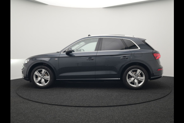 Audi Q5 55 TFSI e Quattro S Line Plug In Hybrid 367pk Dealer O.H PHEV | Luchtvering | Trekhaak af Fabriek | Panodak | Adaptive Cruise | Lederen Sportstoelen Massage & Memory | Head Up | 360 Camera | Keyless | Navigatie | DAB |