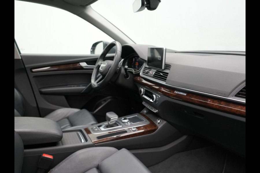Audi Q5 55 TFSI e Quattro S Line Plug In Hybrid 367pk Dealer O.H PHEV | Luchtvering | Trekhaak af Fabriek | Panodak | Adaptive Cruise | Lederen Sportstoelen Massage & Memory | Head Up | 360 Camera | Keyless | Navigatie | DAB |