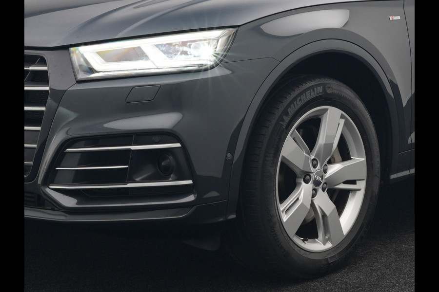 Audi Q5 55 TFSI e Quattro S Line Plug In Hybrid 367pk Dealer O.H PHEV | Luchtvering | Trekhaak af Fabriek | Panodak | Adaptive Cruise | Lederen Sportstoelen Massage & Memory | Head Up | 360 Camera | Keyless | Navigatie | DAB |