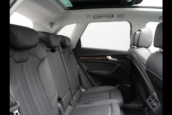 Audi Q5 55 TFSI e Quattro S Line Plug In Hybrid 367pk Dealer O.H PHEV | Luchtvering | Trekhaak af Fabriek | Panodak | Adaptive Cruise | Lederen Sportstoelen Massage & Memory | Head Up | 360 Camera | Keyless | Navigatie | DAB |