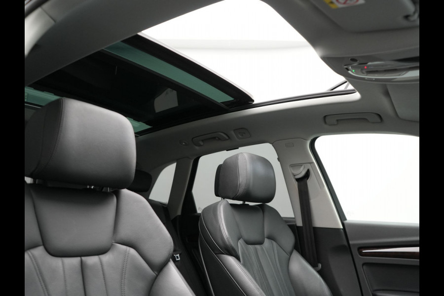 Audi Q5 55 TFSI e Quattro S Line Plug In Hybrid 367pk Dealer O.H PHEV | Luchtvering | Trekhaak af Fabriek | Panodak | Adaptive Cruise | Lederen Sportstoelen Massage & Memory | Head Up | 360 Camera | Keyless | Navigatie | DAB |